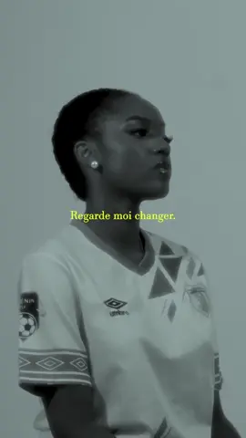 Cette chanson, “Changer”, c’est pour ceux qui ont trop encaissé, trop attendu. Parce qu’un jour, on apprend à dire non. Non à ce qui nous éteint, non à ce qui nous vide. Ce n’est pas renier sa sensibilité — c’est la protéger. On ne devient pas quelqu’un d’autre, on devient enfin soi-même. 🌹