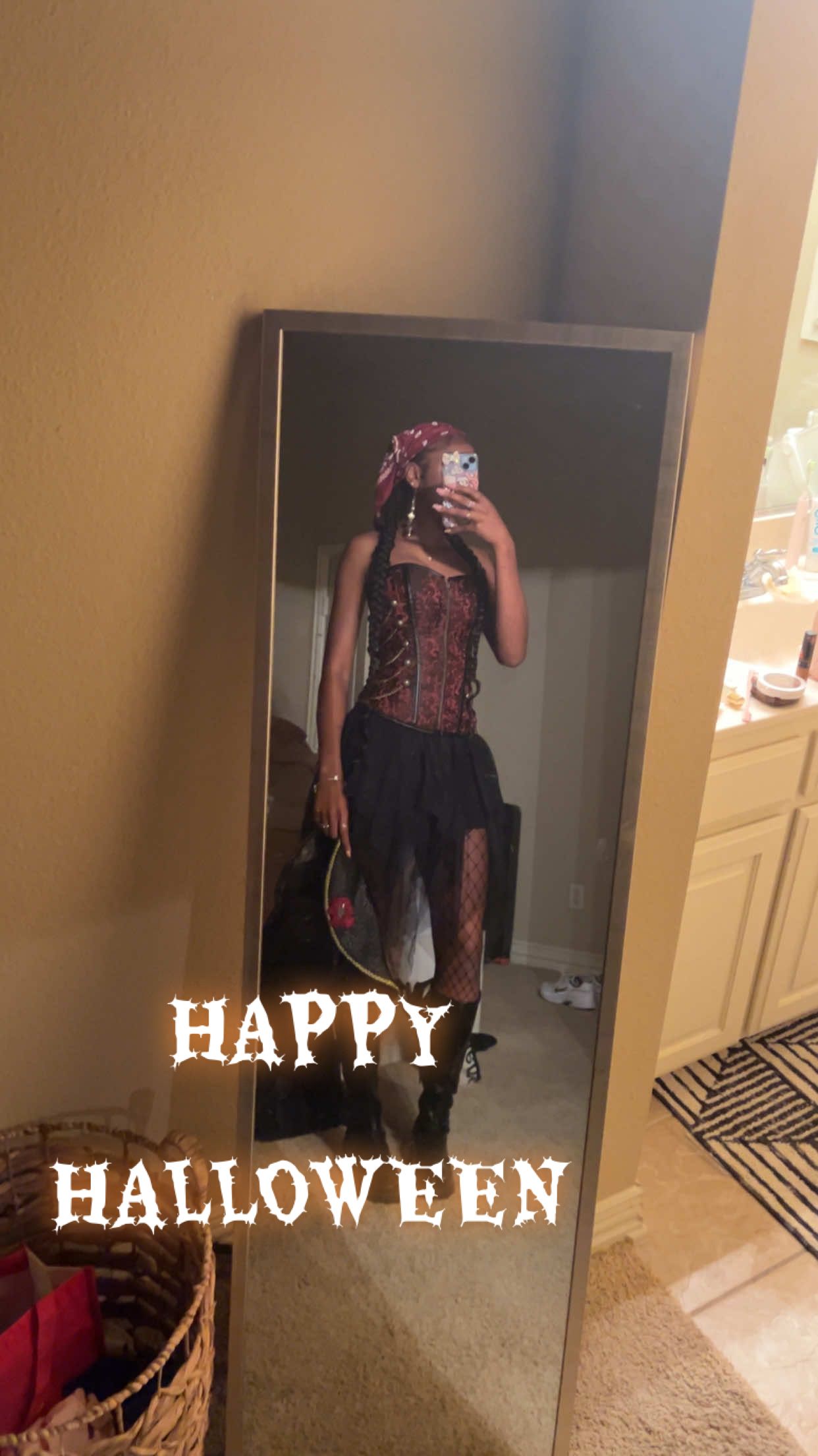 Halloween grwm! 🎃 || i still have lip stain on my lips 🤦🏽‍♀️ #foryoupage #fypシ゚viral #halloweencostume #viralvideo #grwmroutine 