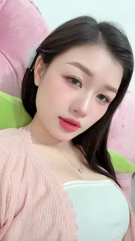 Mình thật sự muốn biết dáng vẻ của một người thật lòng yêu mình nó như thế nào chứ người lừa mình thì mình biết nhiều rồi🥰 