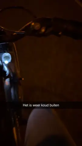 De koude dagen zijn weer aangebroken, tijd voor de helse fietstochten! #koud #kots #gadverdamme #vallen #fietsen 