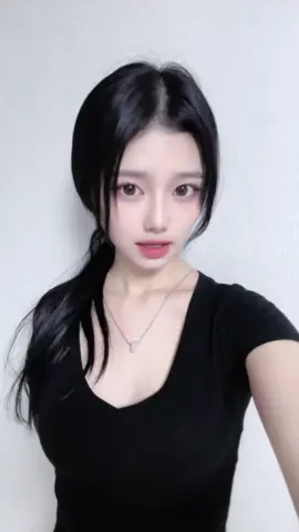 휘뚤마뚤 착용할 수 있는 느좋 원석목걸이🌸                                             스마트스토어&에이블리 '언벤트'/인스타 '@unvent.official'                                            #목걸이추천 #원석목걸이 #목걸이 #힙한목걸이추천 #느좋코디    