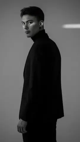 Elegance is not exclusive to women. Ellexist proudly launches its first men’s silver jewelry collection 🤍 We’re ready to collaborate with real men , those with distinctive style, strong presence, and undeniable confidence. Are you the next icon   #ellexistmen #elegant #ModernGentleman #OOTD #stylehalloween 