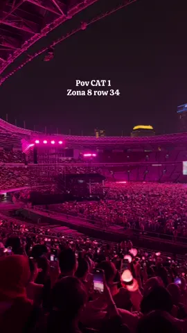 Ocean pinks from cat 1 zona 8. Dapet row yang lumayan tinggi, setinggi eskpektasi hidup 😁. #blackpinkinjakarta #blackpink #deadlineworldtour #deadlinejakarta2025 
