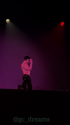 Pond’s sexy dance break!  #pondphuwinfancond2 #pondnaravit #fancon 