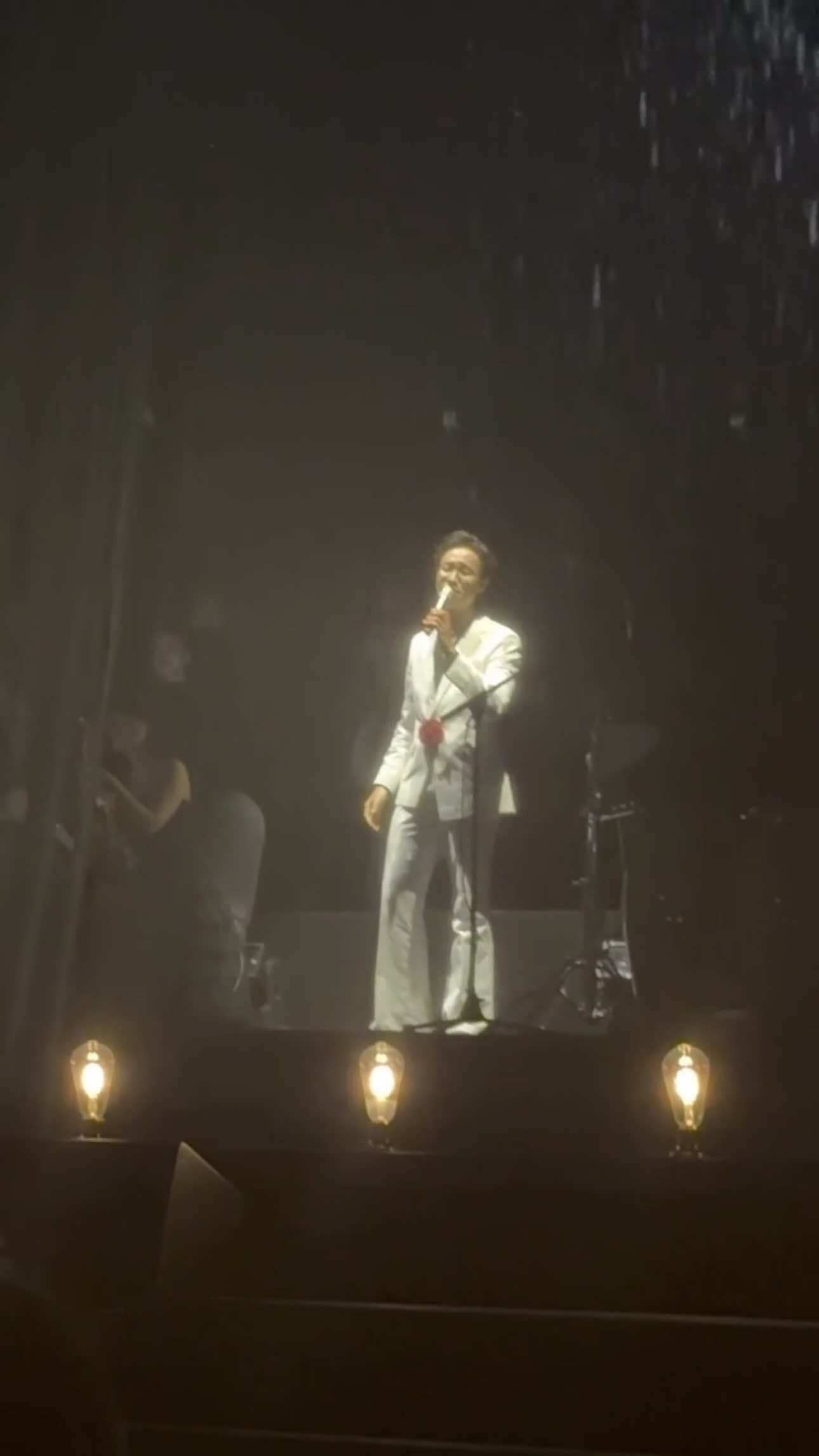 “Phố xa” - giai điệu thân quen và giọng hát gây thương nhớ của An Huy đã đến với khán giả Hà Nội 🙇‍♀️ Sáng tác: Lê Quốc Thắng Hà An Huy live at Musique De Salon, show “Nghe hương ngày thu”, Hà Nội 01.11.2025. Cre video: Chị Hà Hường 🫶🫶🫶🫶🫶🫶🫶🫶🫶🫶🫶 🫶🫶 😘 Group FC Hà An Huy: FC UNG DUNG OFFICIAL - HÀ AN HUY’S FC 😘 Fanpage Hà An Huy: Hà An Huy 😘 Fanpage, YouTube, SoundCloud của tớ: Thanh xuân của tớ có Hà An Huy ❤️‍🔥 𝐓𝐨̛́ 𝐜𝐚̉𝐦 𝐨̛𝐧 𝐜𝐚́𝐜 𝐛𝐚̣𝐧 đ𝐚̃ 𝐠𝐡𝐞́ 𝐧𝐨̛𝐢 𝐧𝐚̀𝐲, 𝐮̉𝐧𝐠 𝐡𝐨̣̂ 𝐀𝐧 𝐇𝐮𝐲 𝐯𝐚̀ 𝐭𝐨̛́ ❤️‍🔥 #AnHuyUngDung #HaAnHuy #PhoXa #MusiquedeSalon