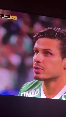 “Quando você é crente e tá assistindo ao gol da classificação histórica do seu time… E tudo que sai da sua boca é: ‘Cobre com Teu sangue, Jesus!’ 😭💚 ‘Veigaaaa, deixa Jesus te usar!’ 🙌😂 Obrigada, Jesus, por esse milagre em forma de gol! 🐷💚    #AvantiPalmeiras #DeusÉBom #foryou 