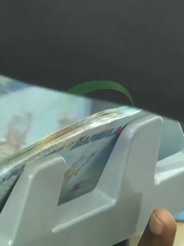 Livingstone Residents Welcome Kwacha Appreciation as Boost to Economy and Household Spending Some residents of Livingstone have described the recent appreciation of the Kwacha against major currencies as a positive development for Zambia’s economy. Speaking to ZNBC News, Effort Chawe noted that the strengthening of the Kwacha is likely to lead to reduced commodity prices, easing the financial burden on households. Another resident, Joseph Muzukwa, expressed hope that business owners will respond by lowering prices to benefit ordinary citizens. Harrison Sakala, a clothing vendor who sources his merchandise from China, said the Kwacha’s appreciation is welcome news, as it could reduce import costs and improve profit margins for traders. #KwachaAppreciation #ZambiaEconomy #LivingstoneVoices #CommodityPrices #ZNBCNews #StrongerCurrency #ImportRelief #ZambiaBusiness #LocalPerspectives #EconomicOutlook