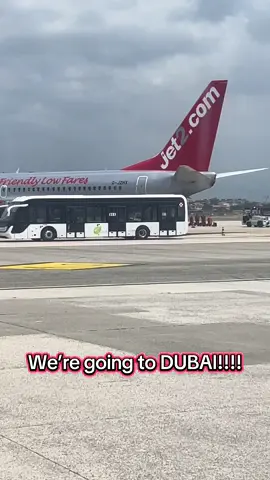 My experience in Dubai!!!! 🤩  Hotel: Five Luxe JBR Club: Blue Dubai Overall experience: 10/10 #dubai #tiktoktravel #fiveluxejbr #dubaiblackgirl #blackgirlluxury 