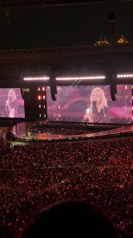 Jakarta got it first!! Can’t believe we’re the FIRST to hear “Number One Girls” live 🥹💖 Thank you Rosé!! #blackpink #deadlineworldtour #jakarta 