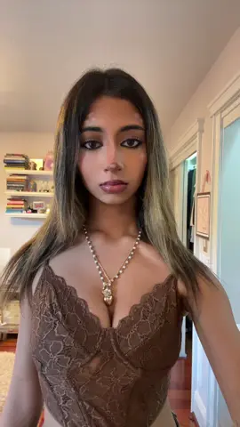 if looks could kill that makes every day halloweennnn #deer #ilosttheears #hi #brown #halloweekend 