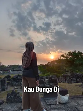 mewarnai hidupku #seputihmelati  #sunset  #candiprambanan 