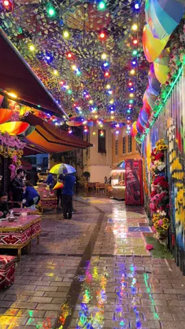 “Karaköy’ün renkli sokakları..:❤️☔️