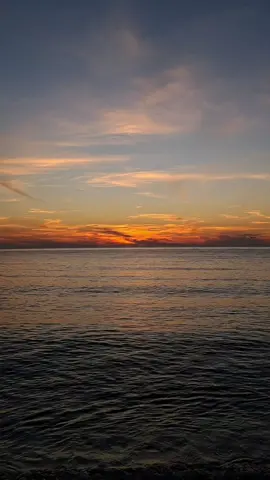 مالي صبر يا ناس لا، لا تلوموني مطرح ما ولفي داس لو باست عيوني مالي صبر يا ناس لا، لا تلوموني مطرح ما ولفي داس لو باست عيوني (يا طيور بالعالي حنوا على حالي (يا طيور بالعالي حنوا على حالي مطرح ما هو الغالي، مطرح ما هو الغالي، مطرح ما هو الغالي للغالي ودوني مالي صبر يا ناس لا، لا تلوموني مطرح ما ولفي داس لو باست عيوني مالي صبر ع النار والنار تاكلني والجسم ناحل صار ما عد يحملني مالي صبر ع النار والنار تاكلني والجسم ناحل صار ما عد يحملني شد القلب يا خي لا يقتلك حبك، ما القلب مكوي كي، قلبي على قلبك شد القلب يا خي لا يقتلك حبك، ما القلب مكوي كي، قلبي على قلبك يا طيور بالعالي، حنوا على حالي، يا طيور بالعالي حنوا على حالي مطرح ما هو الغالي، مطرح ما هو الغالي، مطرح ما هو الغالي للغالي ودوني مالي صبر يا ناس لا، لا تلوموني مطرح ما ولفي داس لو باست عيوني حلفتك بحبك يا رفيق تهديني درب الهناء دربك يكفي تواسيني حلفتك بحبك يا رفيق تهديني درب الهناء دربك يكفي تواسيني خلي الجرح غفيان لا تدق ع أبوابه، مثلي إنت ولهان قلبي فداء أحبابه خلي الجرح غفيان لا تدق ع أبوابه، مثلي إنت ولهان، قلبي فداء أحبابه يا طيور بالعالي، حاله مثل حالي، يا طيور بالعالي، حاله مثل حالي مطرح ما هو الغالي، مطرح ما هو الغالي، مطرح ما هو الغالي للغالي ودوني مالي صبر يا ناس لا، لا تلوموني مطرح ما ولفي داس لو باست عيوني يا طيور بالعالي، حاله مثل حالي يا طيور بالعالي حنوا على حالي مطرح ما هو الغالي، مطرح ما هو الغالي، مطرح ما هو الغالي للغالي ودوني مالي صبر يا ناس🎶♥️👑 @Assi El Hallani  . . . #عاصي_الحلاني #مالي_صبر_ياناس_لا_لاتلوموني #عاصي_الحلاني🔥❤ #Sing_Oldies #page_old_songs 