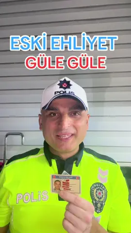 01.11.2025 tarihi itibari ile geçerlilik süresi dolan eski tip sürücü belgesini yeni tip sürücü belgesi ile değiştirmeden araç kullanan sürücülere 2918 sayılı Karayolları Trafik Kanunu’nun 39/3 maddesinden işlem yapılacak ve sürücü belgeleri geri alınarak sürücü araç kullanmaktan men edilecektir. Geri alınan sürücü belgesi, işlemi yapan birimde muhafaza edilecektir🇹🇷 #serkandurmuş #ceza #birsevgidirhayatsevgikazanacak #keşfetedüş #keşfet #kesfetteyim #kesfetteyiz #viral #viralvideos #trend #trendingreels #reels #reelsinstagram #reelsvideo #istanbul #izmir #ankara #moto #motorcycle #motosiklet #motorbike #egm #pmyo #türkiye #turkey #azerbaijan #ceza #trafik #trafikbilgilendirme #polis 