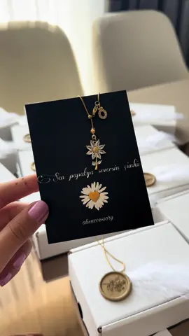 Sen papatya seversin çünkü 🥺 #sonyaz #akgün #papatyakolye #senpapatyaseversin 