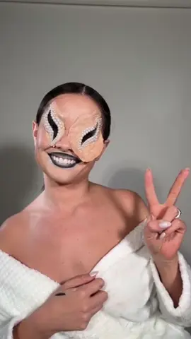 Tentei fazer uma make de Halloween em live com vocês… deu ruim 😭🤡 #juliette #humor 