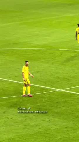 رونالدو يتأكد إذا هدفه صحيح ولا تسلل 😅💛! #sportsontiktok #spl #الرياضة_في_السعودية #النصر #ronaldo 