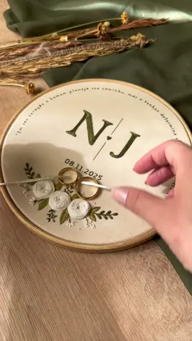 Porta aliança simples e elegante 🌿✨ #embroidery #fotobordada #portaaliancasdecasamento #feitoamao 