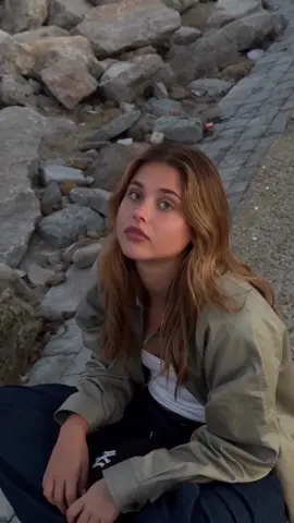 lyrics = the sound playing in my head when i look at her #nicolewallace #noahmorgan #culpanuestra #culpamia #primevideo #culpables #culpatuya #acontresens 