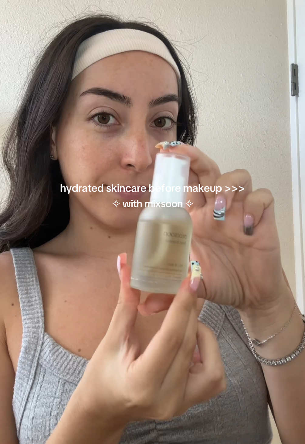 hydrated skincare prep for flawless glowy makeup ✨ pre-makeup routine with @mixsoon  #skinprep #skinprepformakeup #hydratedskin #mixsoonbeanessence #hydratingserum 