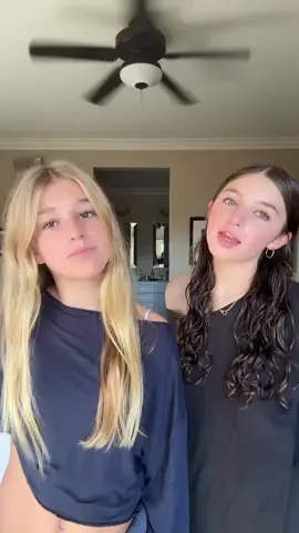 pennywise @hope @harper✨ #halloween #BestFriends #xyzbca #fyp #foryoupage 