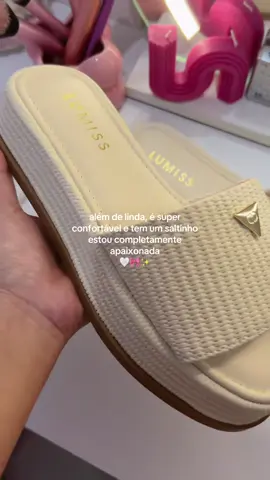 Amiga que é amiga indica; olha esse tamanco flat todo de palha, tendência agora pro fim dia ano 💛 Se gostou amiga deixa seu comentário aqui👇🏻 E ME SEGUE AMIGA 😍 #tamancoflat #tamancolumiss #calcadosfemininos 