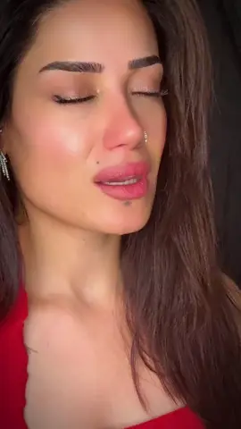 Sen bataklık gibiydin seni düşündükçe daha çok battım içine…💔