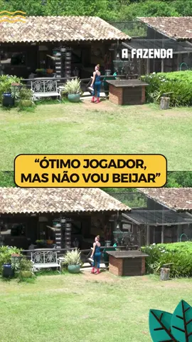 De manhã, enquanto fazia o trato, Maria (@mariacarolina.capo) refletiu sobre sua relação com Matheus (@matheusmartins) 🤔 Na festa dessa sexta (31), o casal teve uma discussão por conta do comportamento do peão após cair na piscina. “É um ótimo jogador, mas não vou beijar”, disse Maria 😮 Acesse RecordPlus.com para assistir à transmissão 24 horas de #AFazenda com seis sinais exclusivos 🔥