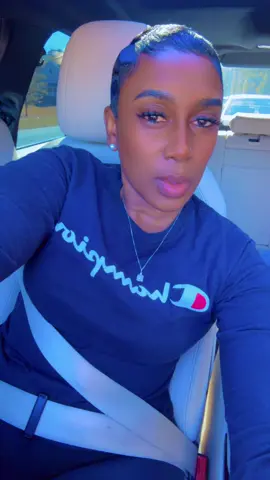 Out in these skreets a lil bit today…Happy Saturday y’all☺️…#FACECARD💖 #PRESSURE💪🏽💯😝🤞🏽💕 #HER❣️ #PIXIECUT✂️💁🏽‍♀️🔥 #FYP💓