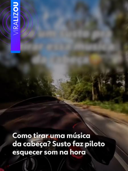 🏍️#Viralizou – Um piloto que passava por uma estrada em alta velocidade tomou um susto que fez com que ele até esquecesse a música que estava cantando.  Ele curtia o rolê de moto até que precisou frear bruscamente para evitar um acidente.  O susto foi tão grande que o clima mudou na hora: o riso virou reza. Pelo menos deu tudo certo. 🙏 Veja mais vídeos do #g1 em 'leia o artigo'. Créditos: kinho_da_zx10 | @myhoodbr #g1viralizou #motociclista #viral #humor