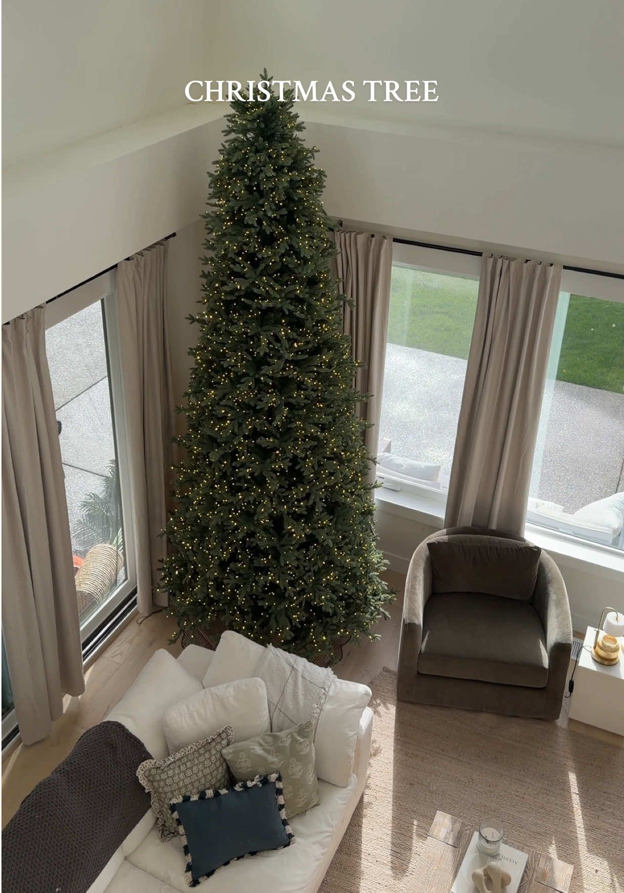 IT’S TIIIMMMEEEEE!!!🎄🎅🏻☃️🦌 #christmastree #christmas #holidays #christmasdecor #viral 