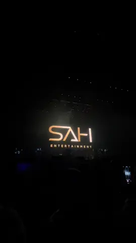 Everyone wears Green Linen ( Couple ) & White ( single ). Di Sebalik Aku , unforgetable night 💚 #hafizsuip #comeback #konsert #disebalikaku #awannano 