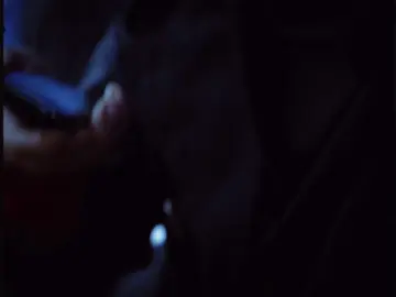 ئەزیزم..قوربانت بم..خۆشمدەوێیت..خۆشمدەوێیت..بۆ ساتێکیش لەپێش چاوم دوورناکەویتەوە..هەناسەم بەیادکردنەوەت دەگیرێت و خوێن لەناو دڵمدا دەکوڵێت..دوو ڕۆژە نەمتوانیوە نامەت بۆ بنووسم ، وە ویژدانم ئازارم دەدات..ئێستاش کە خەریکم ئەم نامەیەت بۆ دەنووسم هێندە 