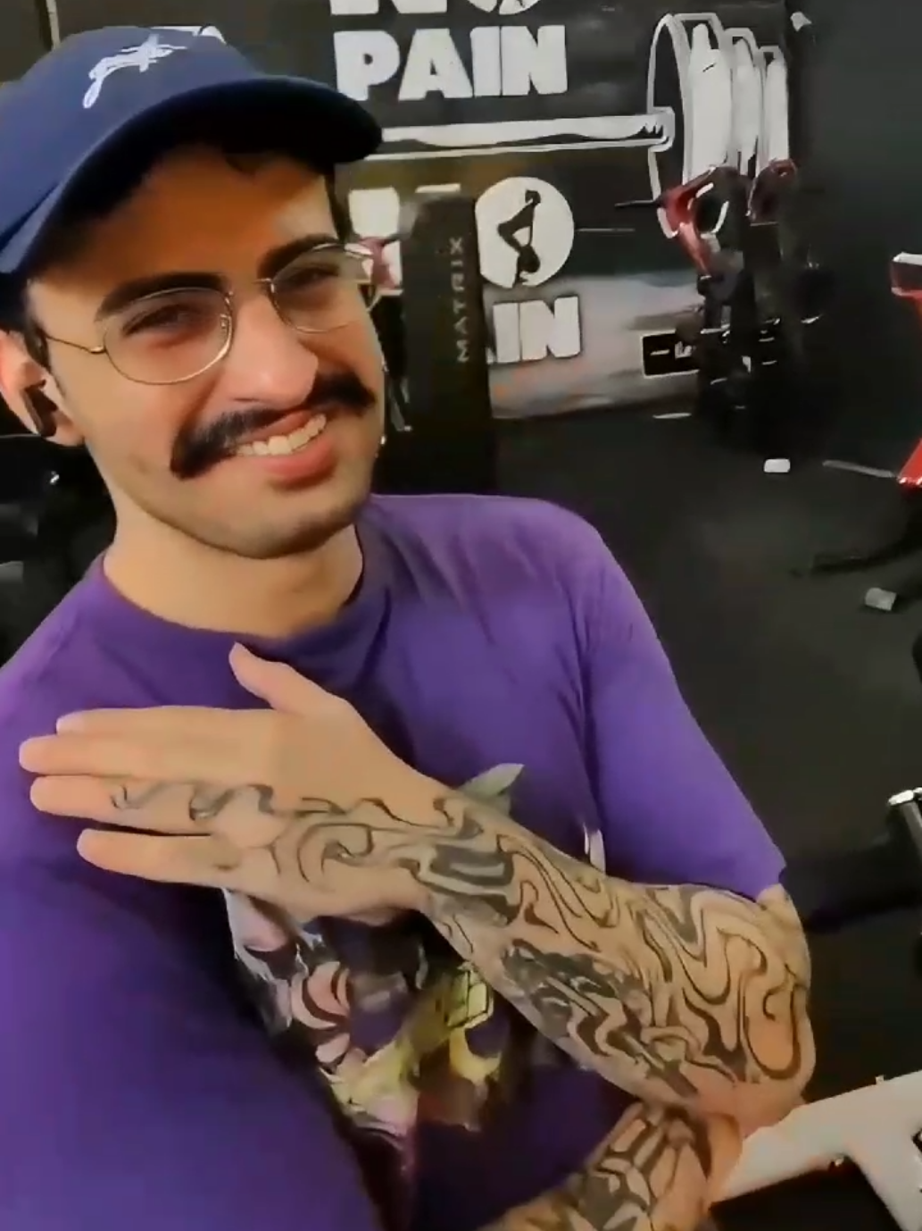 olha a história que ele contou pro orochinho 🤣🤣 #fy #orochinho #cortesdelive #humor #pisca 