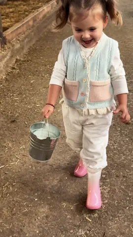 Pe drum trecea un … vițeluș ❤️ #fermacuomenie #fy #fyp #purcelusi #vitelusi 