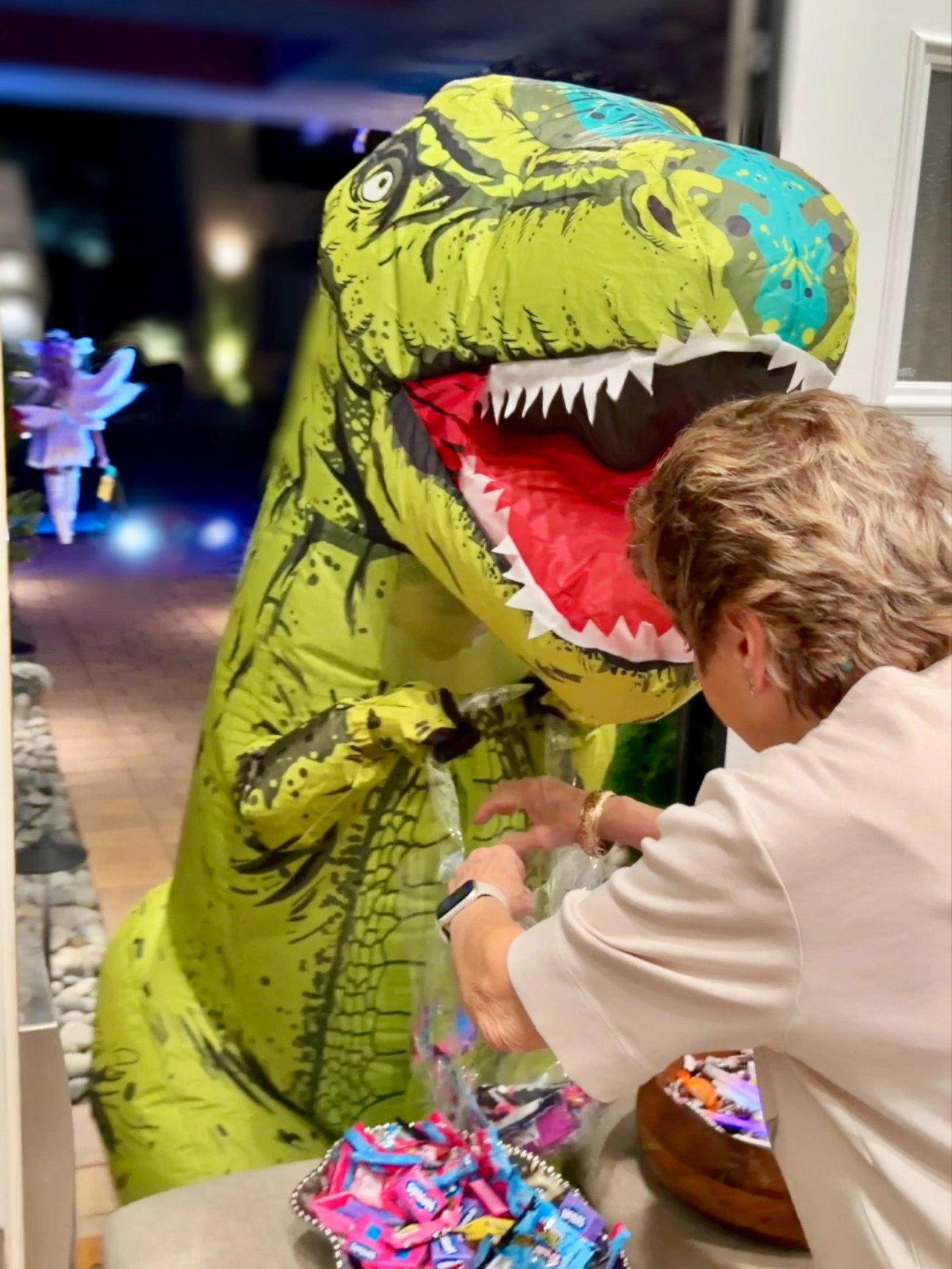 This is what Halloween looks like on our street 🤯 Every year our neighbors put on a show, and this time they transformed their home into a full Wizard of Oz production, complete with lights, sound, and Cirque du Soleil performers. It’s always incredible to see what they create right here in our neighborhood #halloweenhouse #halloweendisplay #halloweenneighborhood #lasvegas