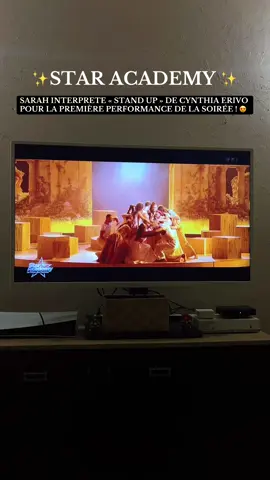 Sarah chante le classique « Stand Up » pour l’ouverture du prime de la Star Academy ! C’est incroyable ! 🥹🫶🏼 #staracademy #sarah (crédit : TF1)
