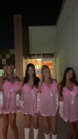 fembots xoxo #austinpowers #fembots #groovy 