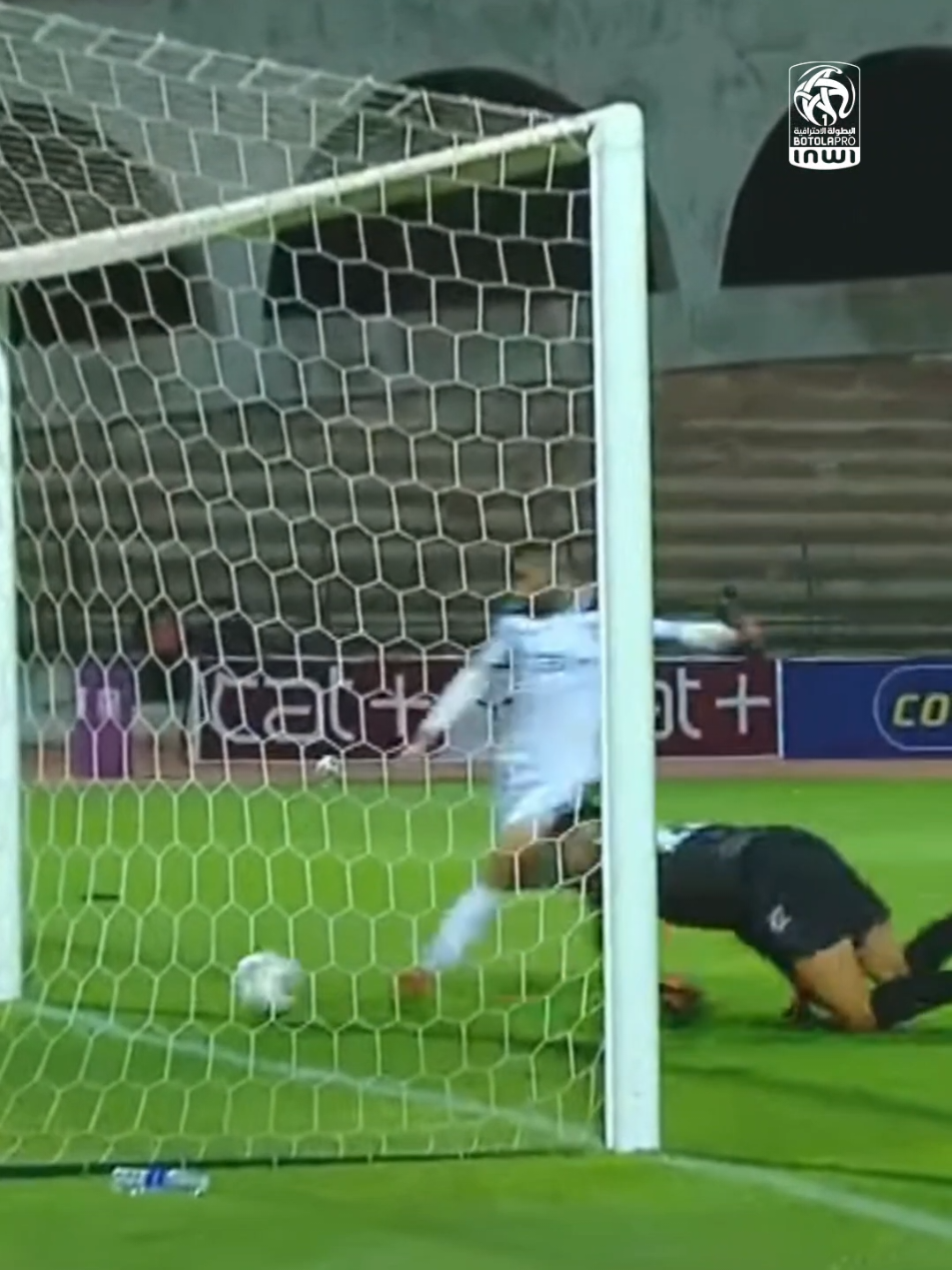 What just happened?! 🤔 #USYMRCAZ #BotolaProInwi #الدوري_المغربي 🇲🇦