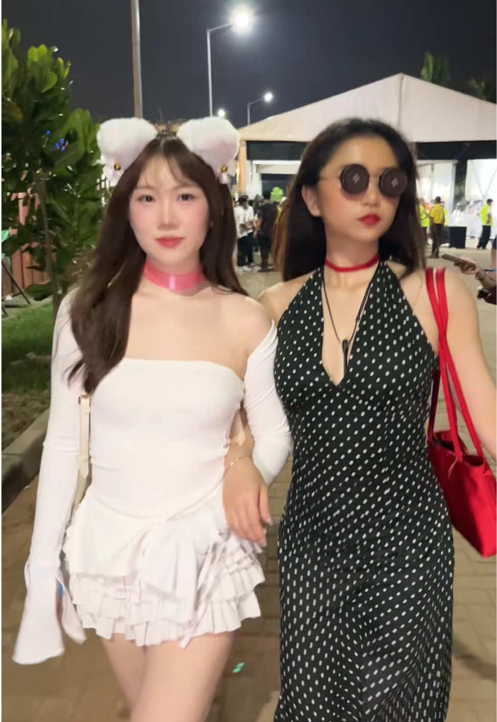 guess our costume! 🎀 @CK #halloween 