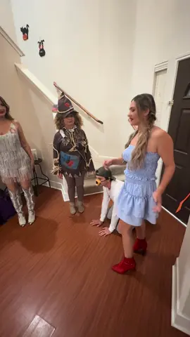 I have a feeling we’re not in Texas anymore #wizardofoz #halloween25 #halloweencostumes @seancalp @Diane Moore @Sunshine ☀️ @☀️ Katie Kay ☀️ 