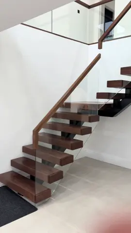 #centralspinestaircase #flotingstair #luxurystaircase #cantileverstair #Modernstairs 