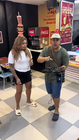 Ao vivo no Bobs @@Mcmonikdopix  ei moto táxi 