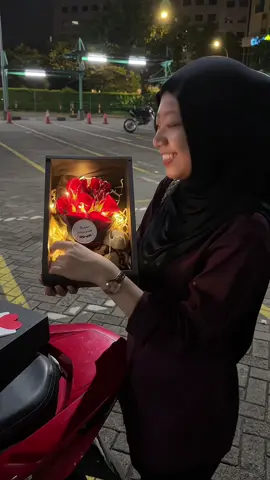 🌹♥️ #kadoulangtahun #kadocewek #bunga #florist #bungalampu 