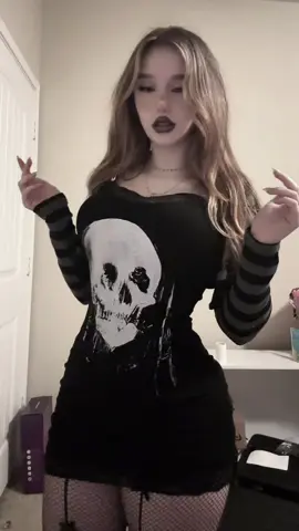 DISCORD SERVER LINK IN BIO!! #gothic #hot #dance #fyp 
