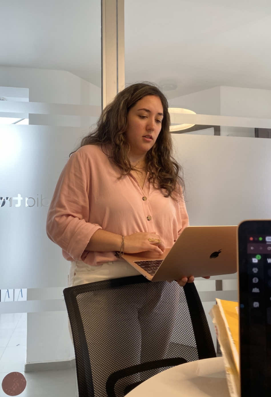 Los hermanos menores somos los que le dan sazón a la familia 🤟😅✨  #hermanos #hermanomenor #familia 