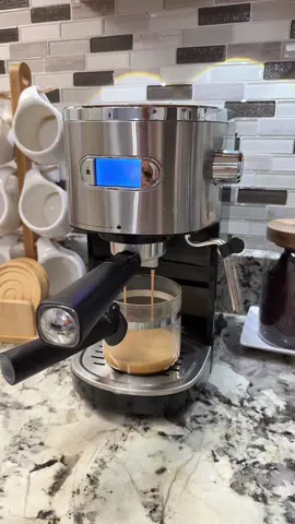 Coffee maker. #coffeemaker #coffee #cafecito #cafe #cafetera 