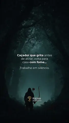 Nem tudo precisa ser anunciado. 🦅 Quem fala demais, entrega a própria estratégia. O verdadeiro caçador age em silêncio, e só faz barulho quando vence. 🎯 💬 Salve e compartilhe — pra lembrar que o sucesso é mais forte quando o barulho vem dos resultados. silêncio, foco, estratégia, disciplina, sucesso, motivação, mentalidade vencedora, produtividade, superação #fy #Lifestyle #frases #indireta 