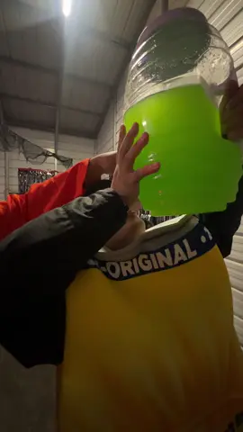 fueliing up 😃 @Alan Guijosa #parati #foryoupage #twistedtea #buzzball 