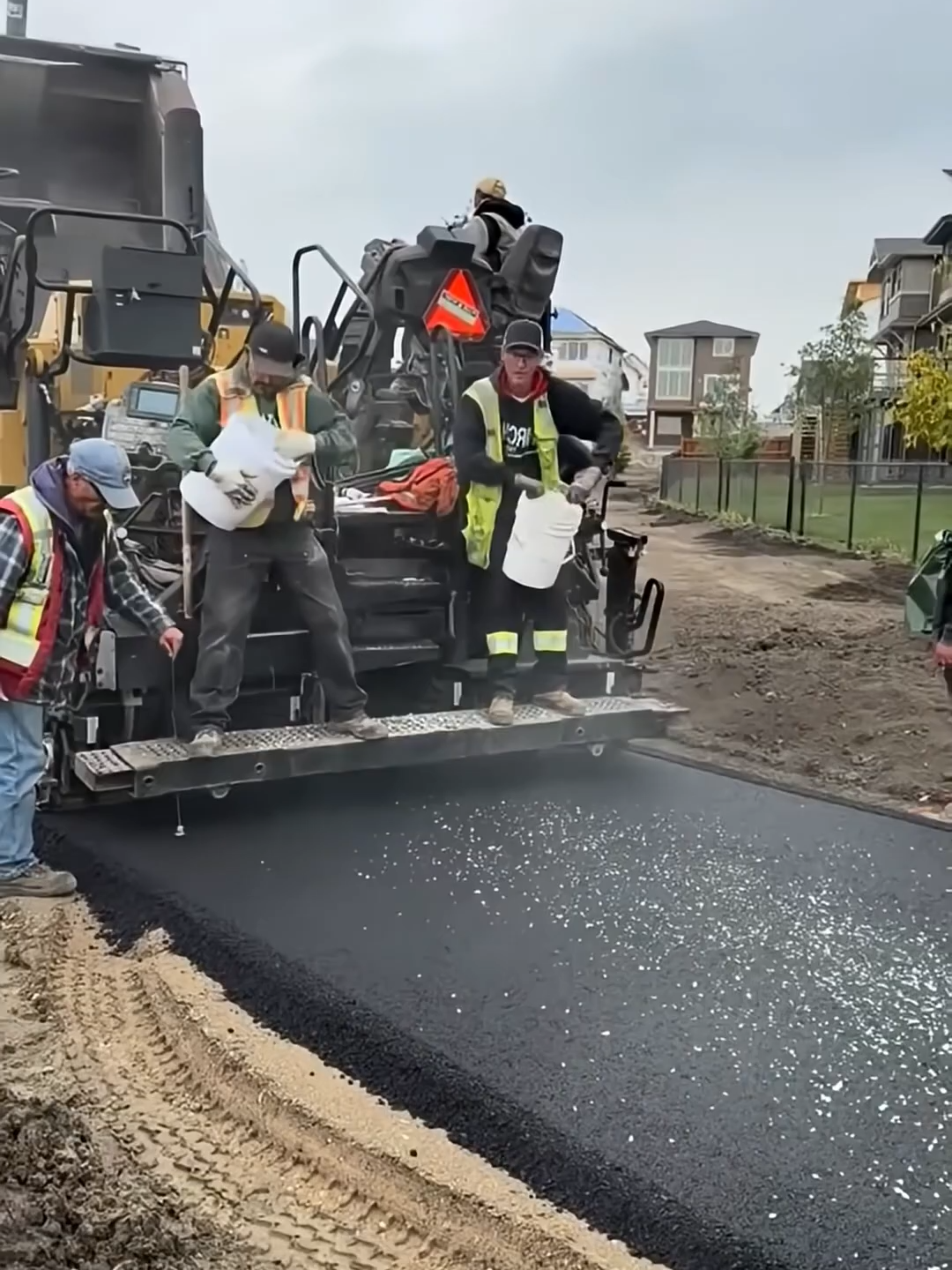 Con đường phát sáng giúp người Úc lái xe an toàn trong đêm #trending #giaitri #21media